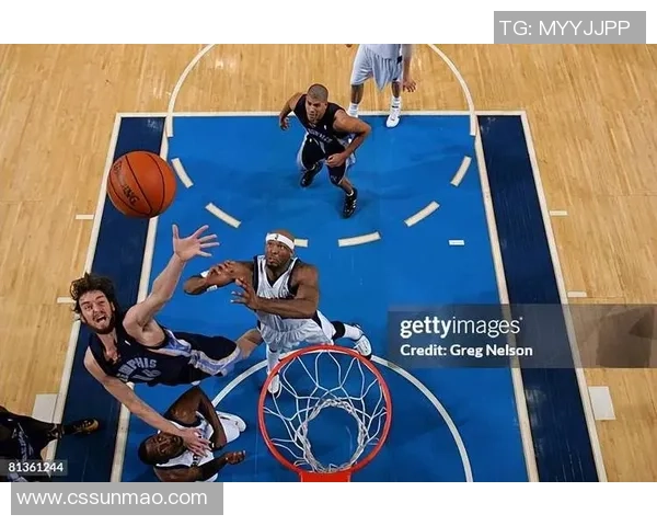 2013年NBA季后赛经典对决灰熊与快船的激烈较量与精彩瞬间回顾